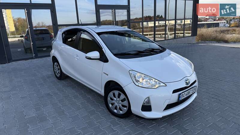 Хетчбек Toyota Aqua