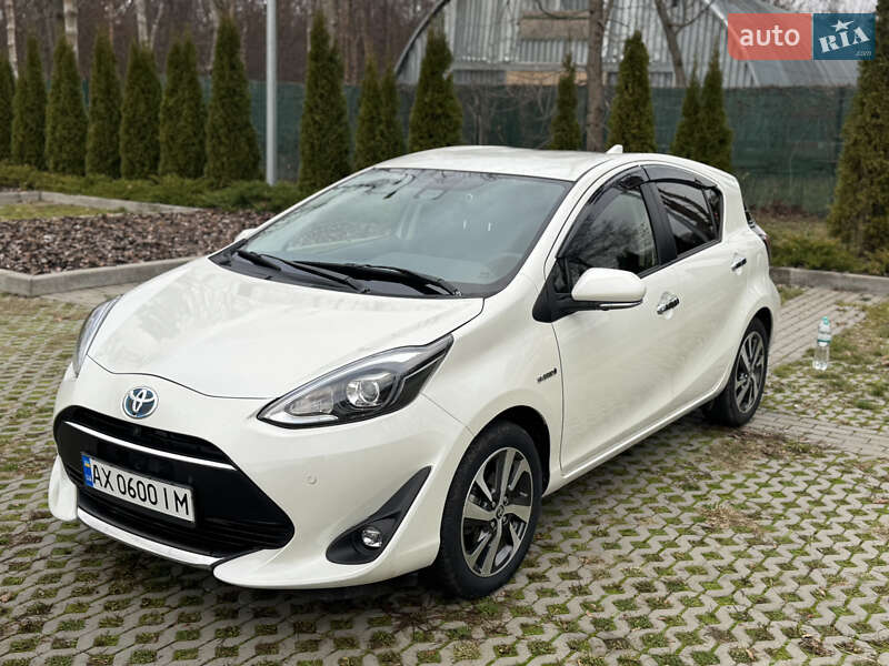 Легкові Toyota Aqua