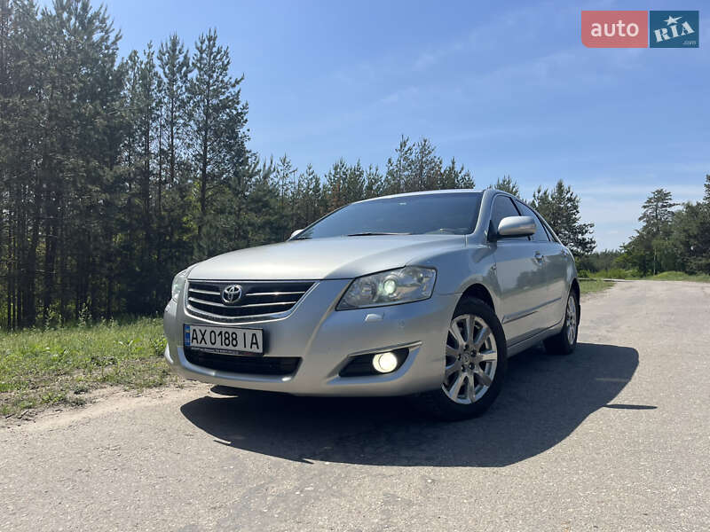 Седан Toyota Aurion