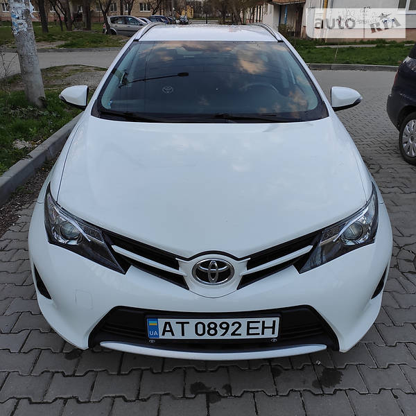 Легкові Toyota Auris