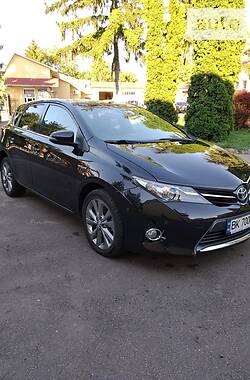 Toyota Auris MAKSIMAL 2013