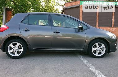 Toyota Auris  2011