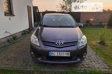 Toyota Auris  2012