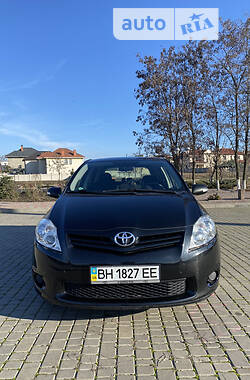 Toyota Auris  2012