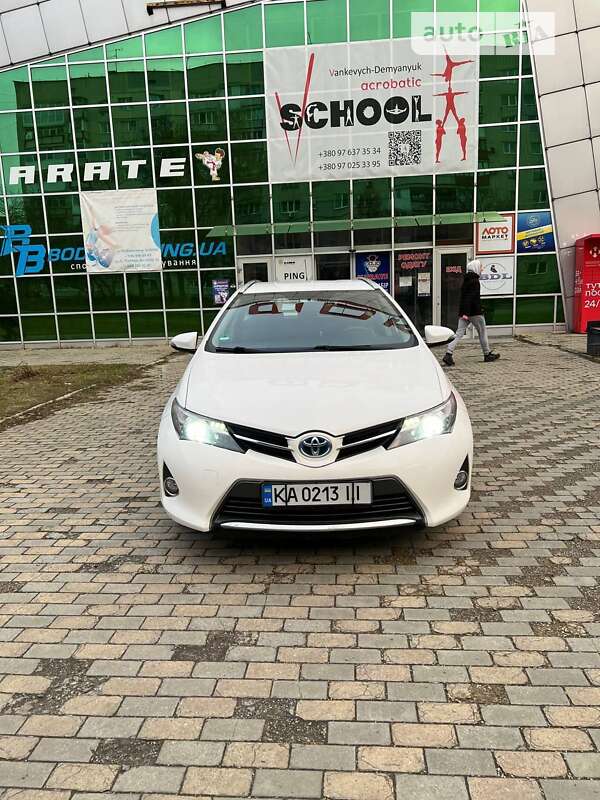 Універсал Toyota Auris