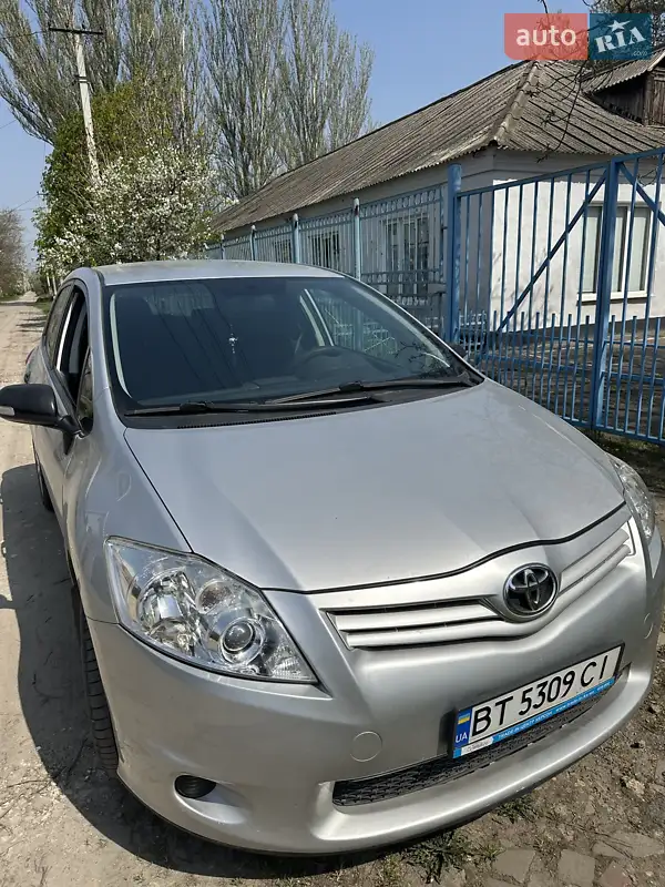 Toyota Auris 2011