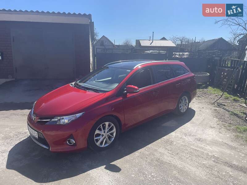 Універсал Toyota Auris