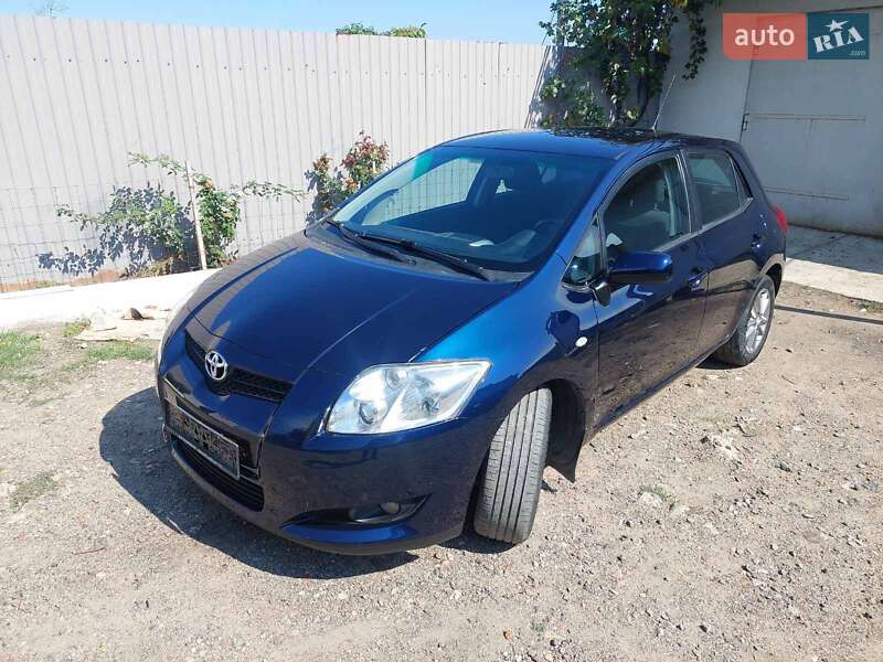 Легковые Toyota Auris