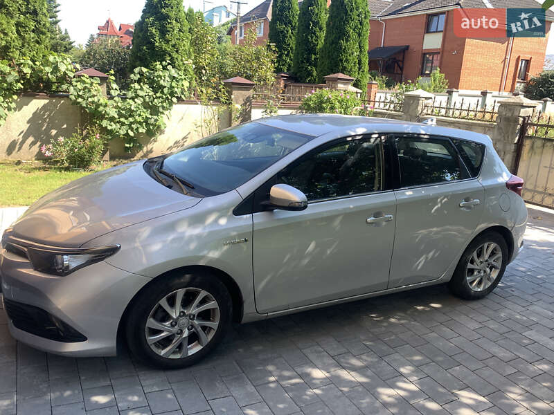 Универсал Toyota Auris