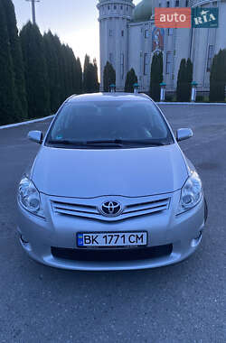 Toyota Auris  2010
