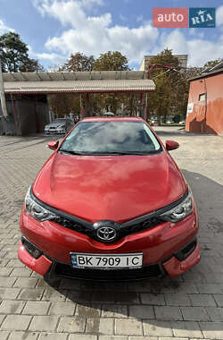 Toyota Auris  2015