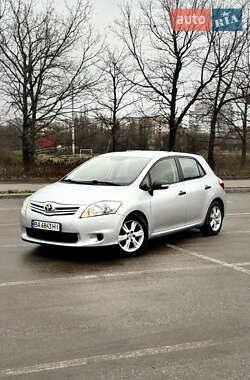 Toyota Auris  2011