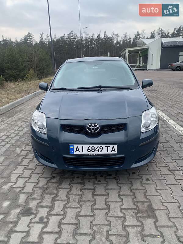Легковые Toyota Auris