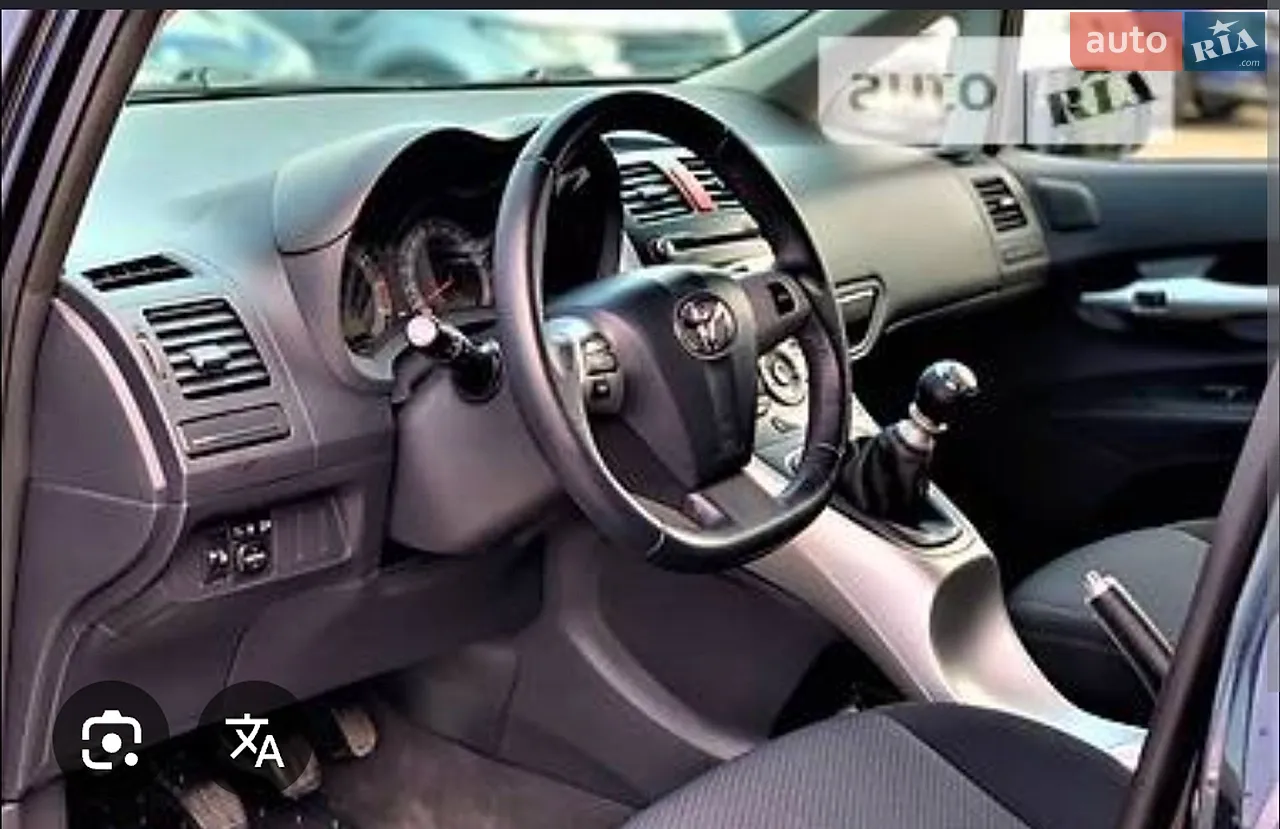2010 Toyota Auris - фото 1