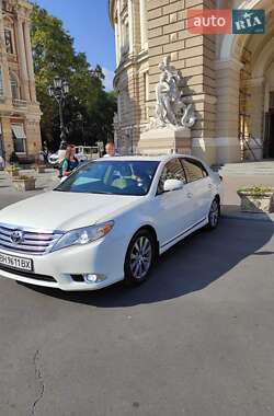 Toyota Avalon  2011