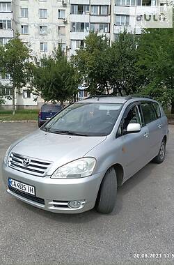 Toyota Avensis Verso  2002