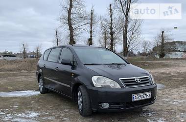 Toyota Avensis Verso  2001