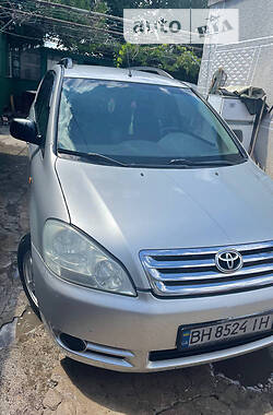 Toyota Avensis Verso  2001