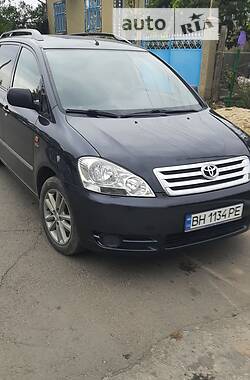 Toyota Avensis Verso  2003