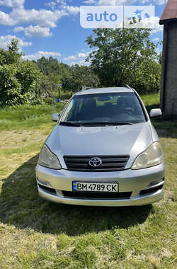 Toyota Avensis Verso  2004