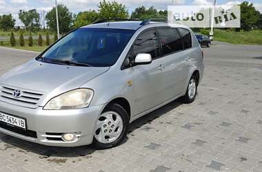 Toyota Avensis Verso  2001