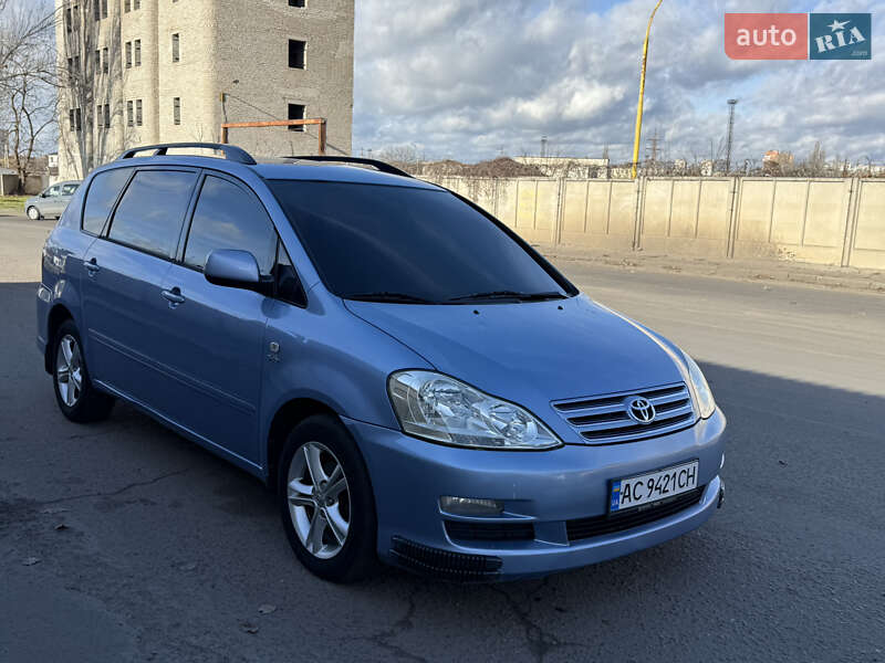 Toyota Avensis Verso