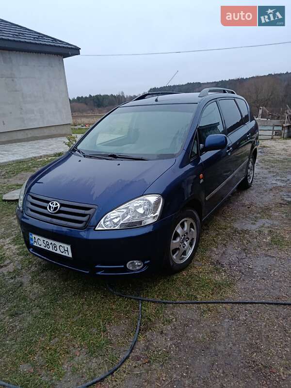 Toyota Avensis Verso