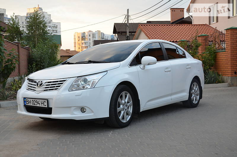 Toyota Avensis 2012 года
