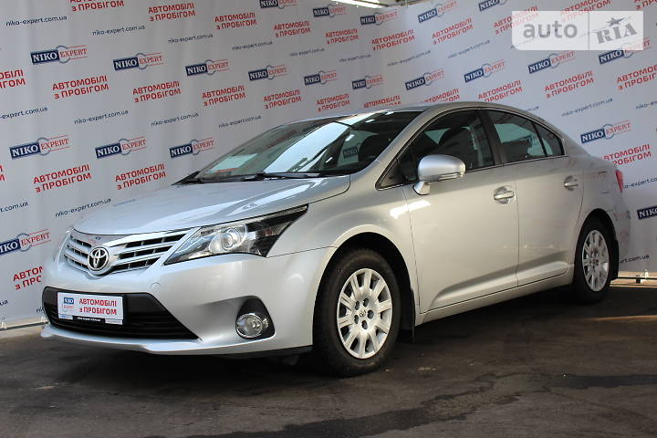 Toyota Avensis 2013 года