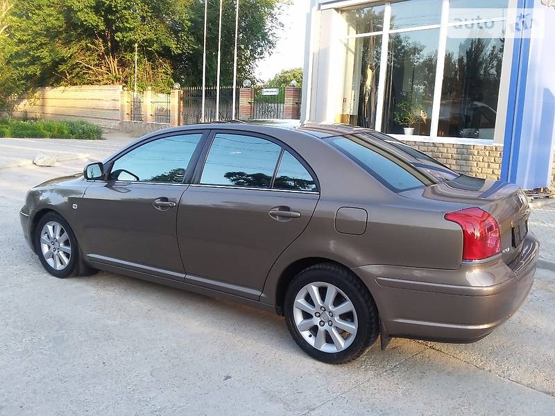 Toyota Avensis 2003 года