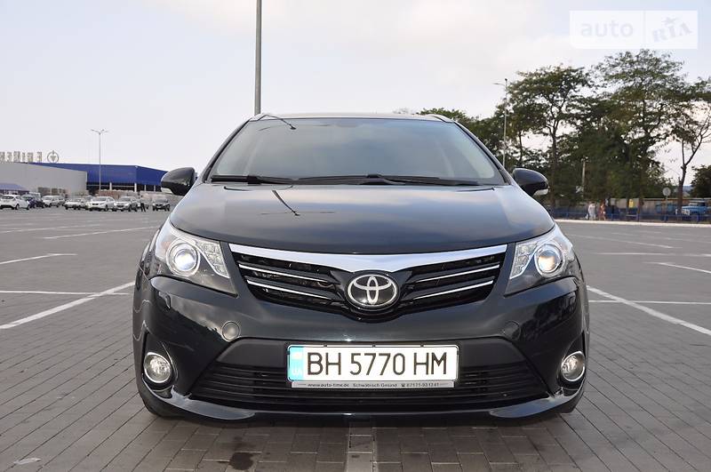 Toyota Avensis 2012 года