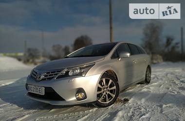 Toyota Avensis  2012