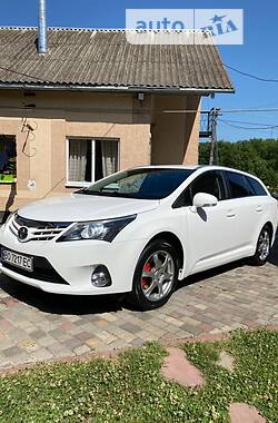 Toyota Avensis  2012