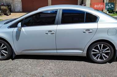 Toyota Avensis  2012