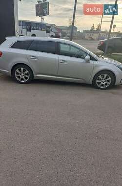 Toyota Avensis  2012