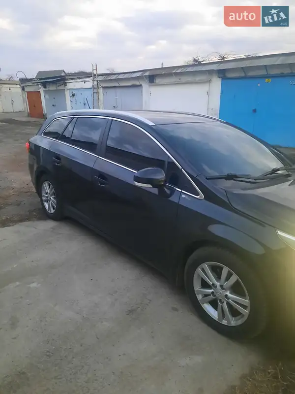 Toyota Avensis 2013