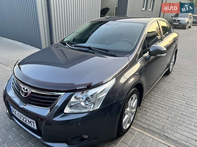 Седан Toyota Avensis