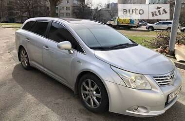 Toyota Avensis  2010