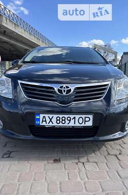 Toyota Avensis  2010