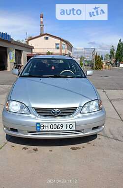 Toyota Avensis  2002