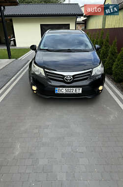 Toyota Avensis  2012