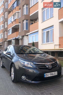 Toyota Avensis  2011