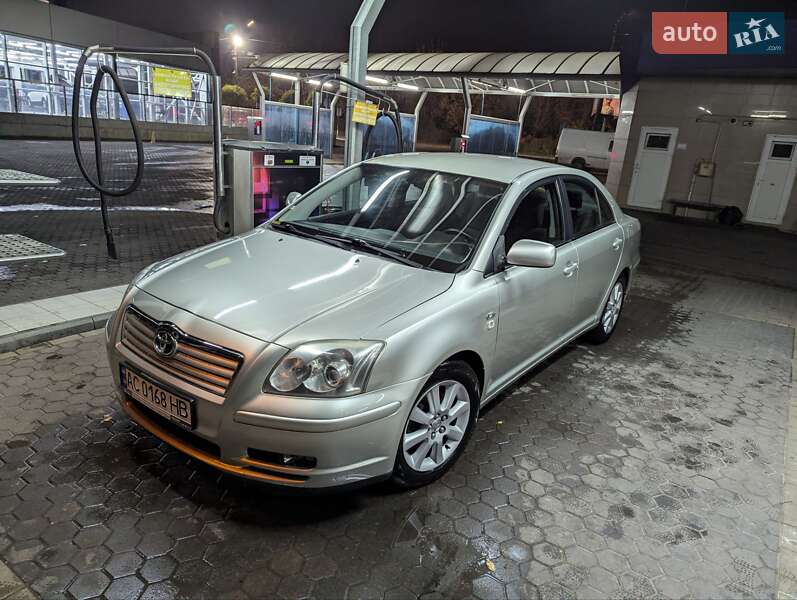 Toyota Avensis 2003 року в Луцьку