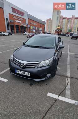 Toyota Avensis 2012