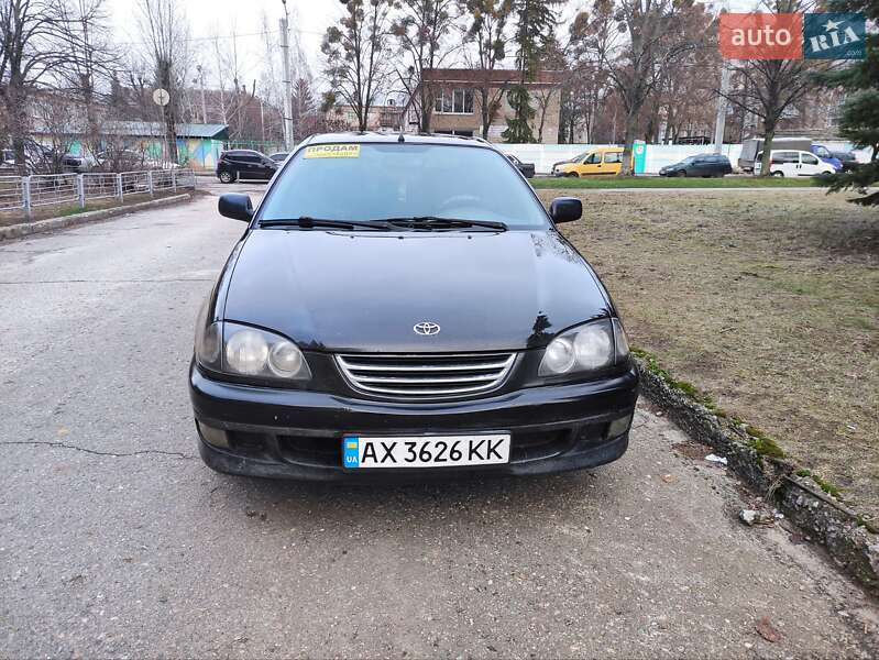 Toyota Avensis 1999 года в Харькове