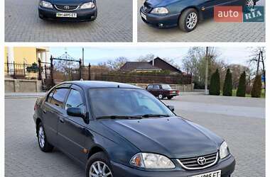 Toyota Avensis  2000
