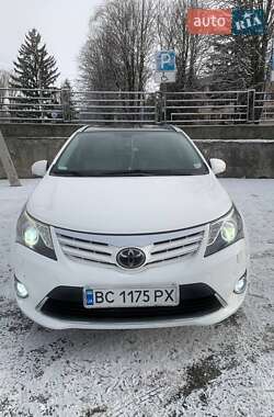 Toyota Avensis  2012