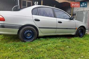 Toyota Avensis  2002