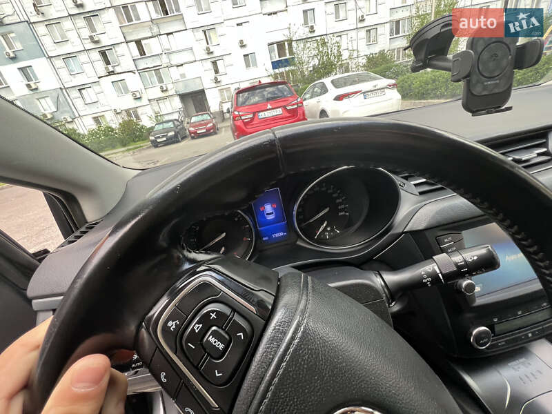 Универсал Toyota Avensis