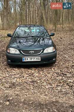 Toyota Avensis  2001